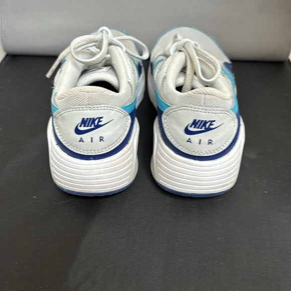 Nike air women’s tennis shoes, size 5 - Picture 3 of 5
